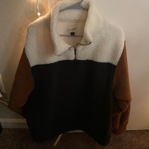 NWOT Universal Thread Pullover